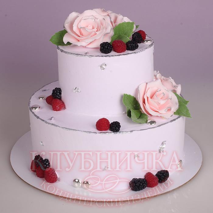 Торт на заказ "Розовые розы и ягоды"